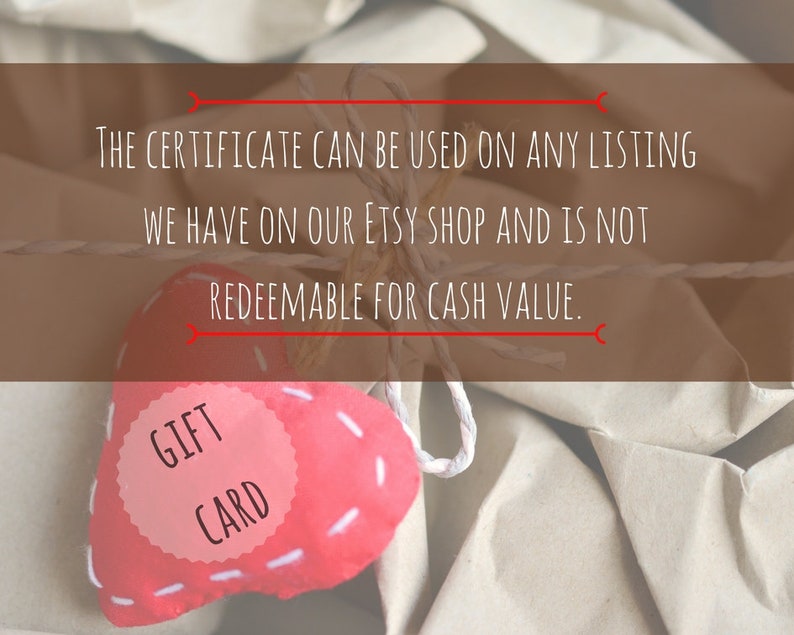 Peut inclure: Une carte-cadeau en forme de c&oelig;ur rouge avec le texte "GIFT CARD" dessus. Le certificat peut &ecirc;tre utilis&eacute; pour toute liste que nous avons sur notre boutique Etsy et n'est pas &eacute;changeable contre de l'argent.