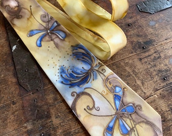 Corbata de champán Arte de libélula azul cielo Corbata pintada a mano Corbata de seda de boda floral