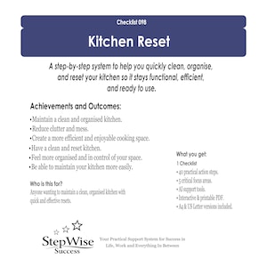 Puede incluir: Un documento blanco titulado Checklist 098 Kitchen Reset con un encabezado azul oscuro. Describe un sistema paso a paso para la organización de la cocina, enumerando logros, resultados y contenidos que incluyen 40 pasos y 5 áreas de enfoque.