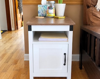 Narrow End Table with Charging Station, Farmhouse Nightstand with Storage, Rustic Wooden Side Table, Small Bedside Cabinet with USB Ports