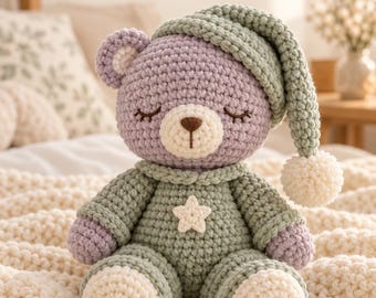Haakpatroon voor een slaperige teddybeer (PDF), amigurumi beer in pyjama voor beginners, direct digitaal te downloaden.
