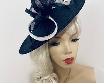 Fascinator Hat Navy Ivory/cream hatinator on hairband, perfect for the races or a wedding