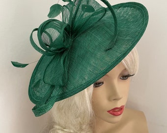 Fascinator Hat emerald Green Saucer headpiece with Feathers on hairband, perfect for the Ascot races or a wedding