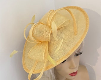 Vintage 60s Yellow Bucket Beehive Hat, Woven Raffia, Yellow  display picture 3
