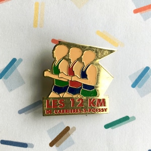 Vintage enamel pin Les 12 KM run marathon jog runner pin french france Carrieres Sous Poissy