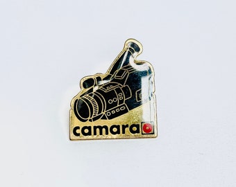 Vintage enamel pin / Camara Handycam pin / movie pin / film director pin / hollywood pin / movie fan / camcorder / home video