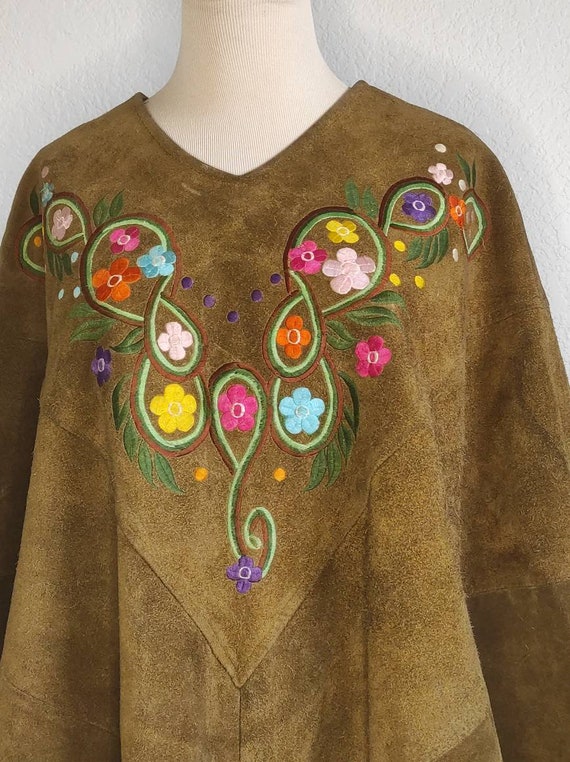 70's Queen of the capes Brownish green/colorful f… - image 6