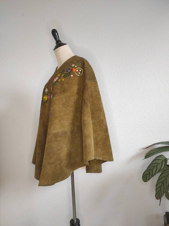 70's Queen of the capes Brownish green/colorful f… - image 3