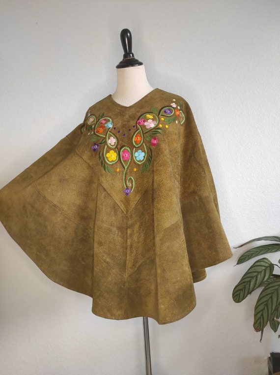 70's Queen of the capes Brownish green/colorful f… - image 2