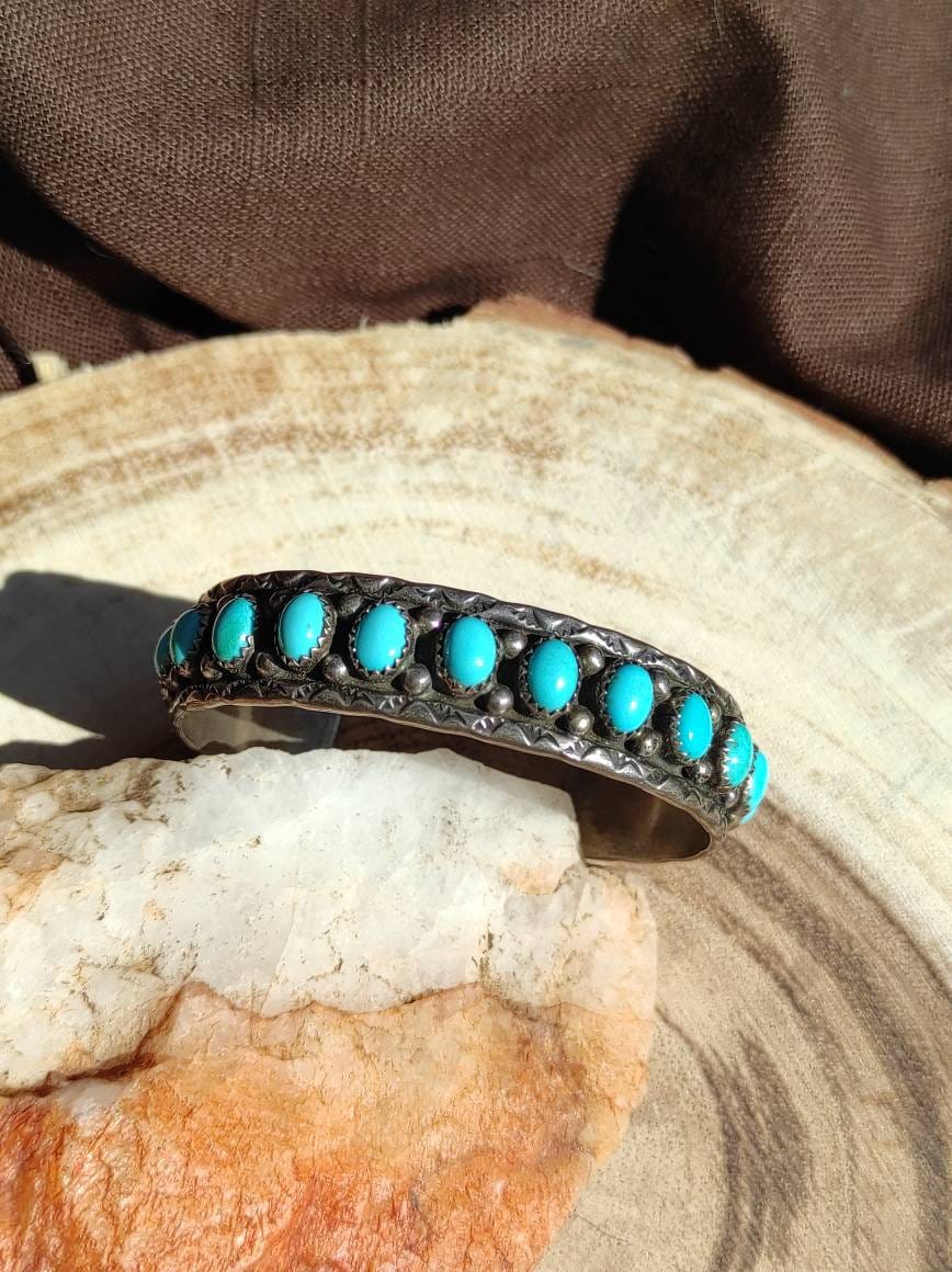 Dead pawn jewelry deals