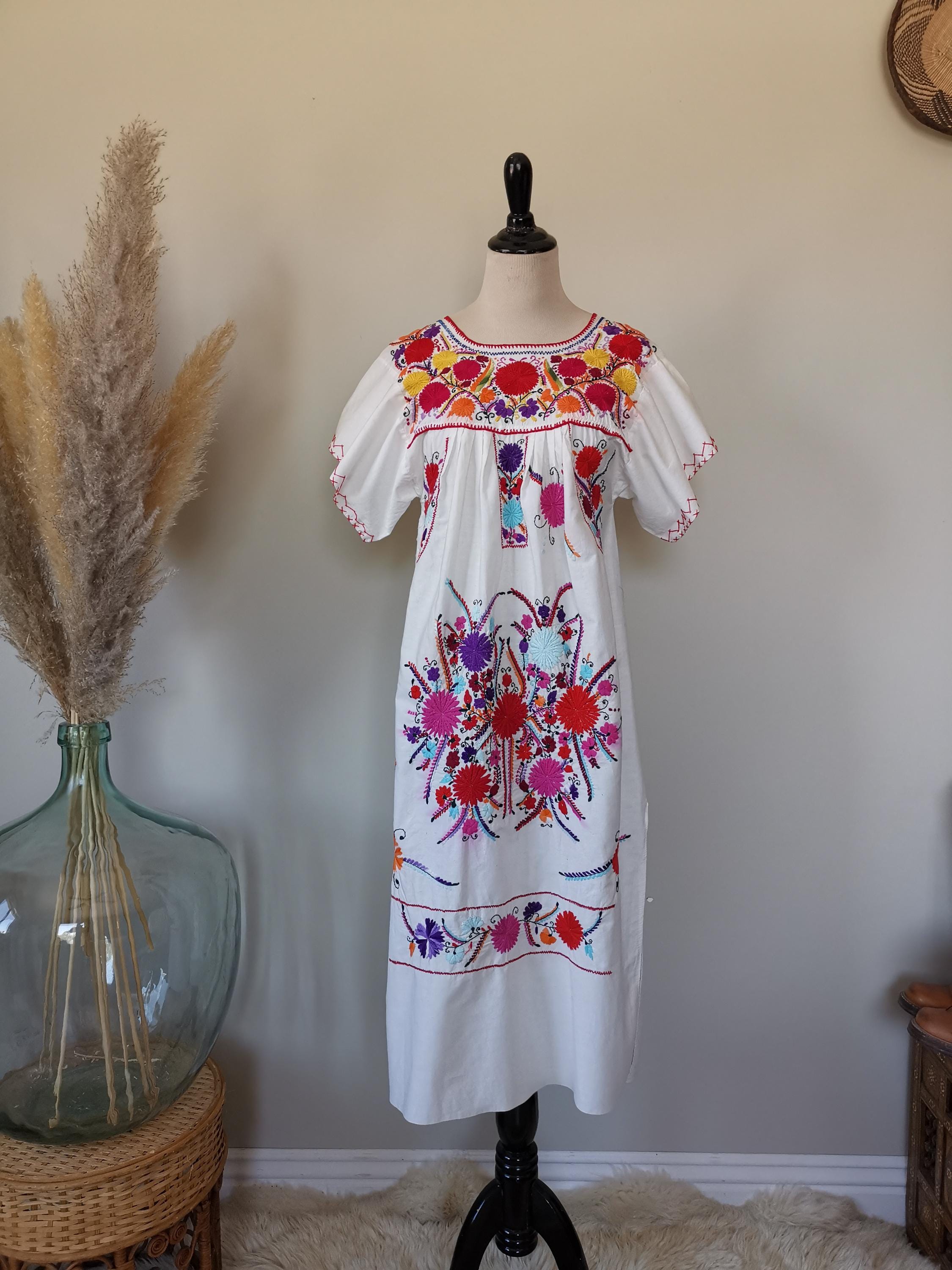 green emerald velvet dress Mamacita Embroidered Mexican Dress – Guaraxez