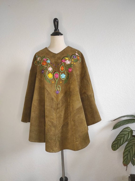 70's Queen of the capes Brownish green/colorful f… - image 4