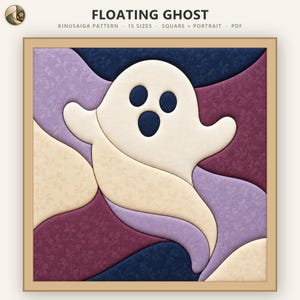 Puede incluir: Un patrón Kinusaiga titulado Floating Ghost que presenta un fantasma de color crema con ojos y boca azul oscuro, sobre un fondo de formas de tela superpuestas en tonos azul oscuro, morado y crema con patrones florales.