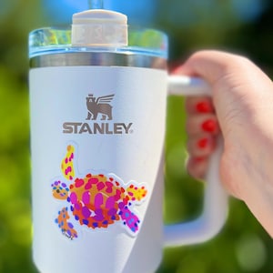 Sticker zeeschildpad, gestanst vinyl en dik kleurrijk en grillig roze en oranje van hoge kwaliteit van Kelly Tracht