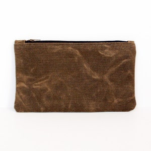 Gewachste Leinentasche mit Messing-Reißverschluss, Braune Stiftetasche im Minimalistischen Stil, Einfache Kupplung