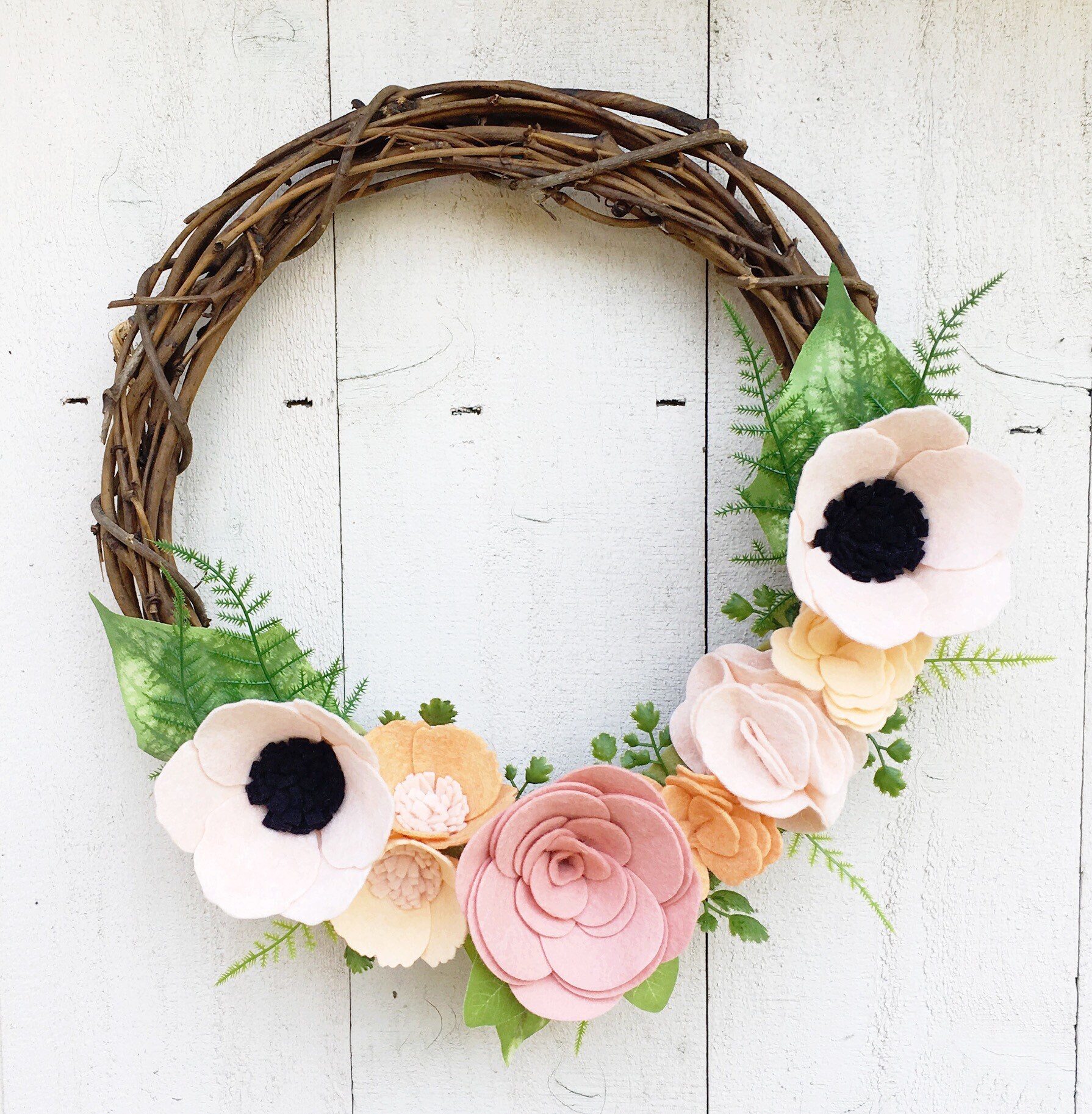 Couronne Rose Peachy de Fleur Feutre || Couronnes Couronne Fleurs Brindille Printemps Moderne