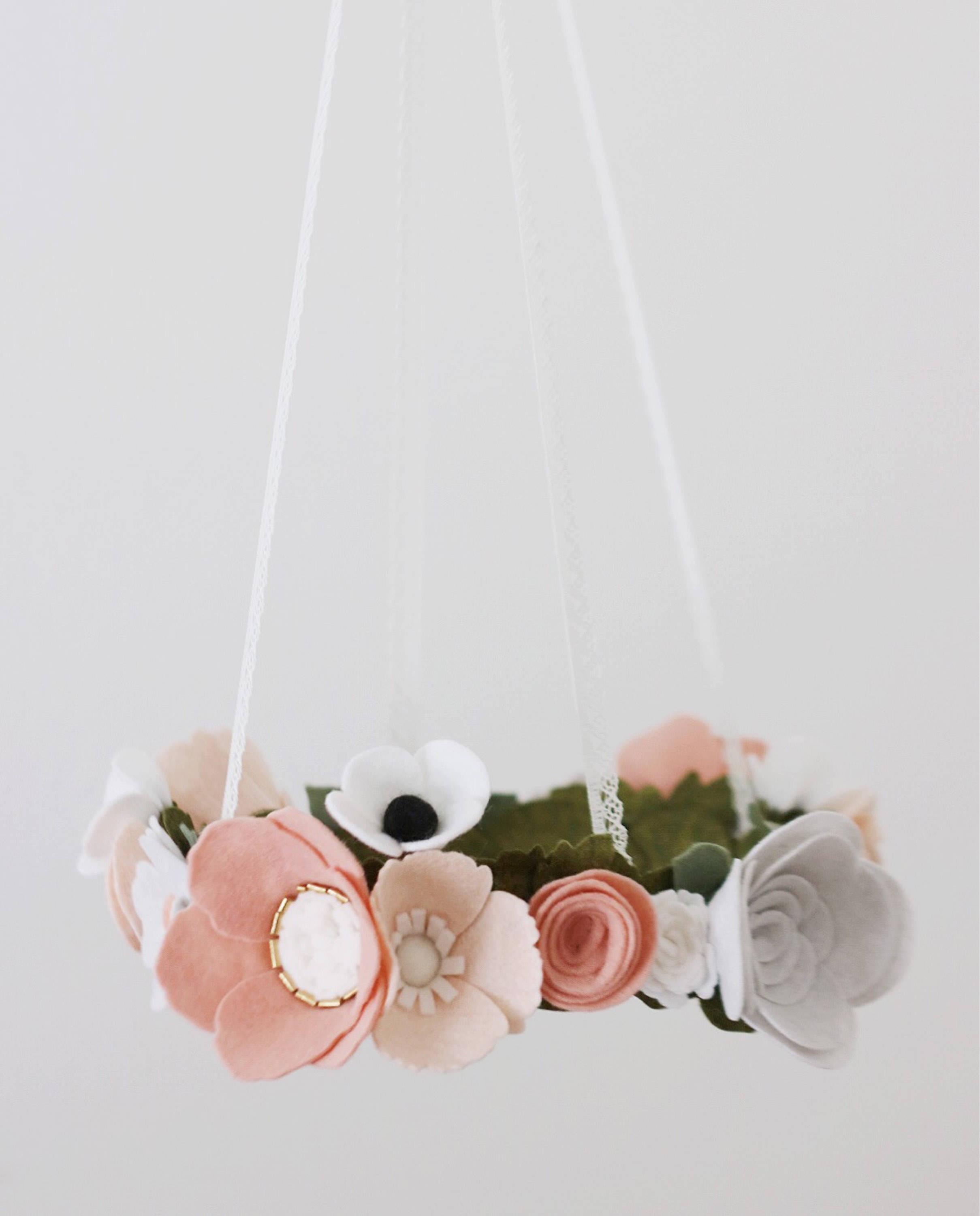 Mobile Bébé Wildflower || Feutre Fleur Mobile Chambre de Feuilles Floral Fleur en Feutrine