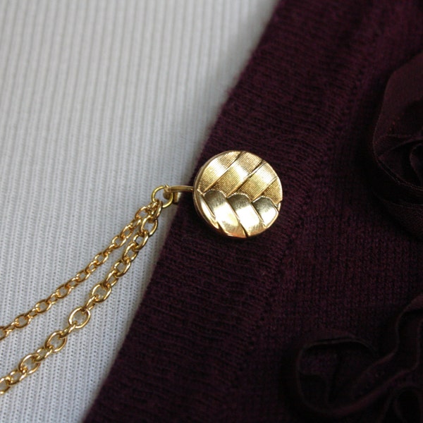 Sweater guard, cardigan clip, collar clip - Gold Chevron