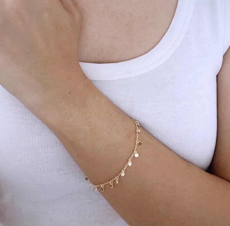 Dangling Coin Charm Bracelet for Women Dainty Minimalist Disc Bracelet Gift for Mom