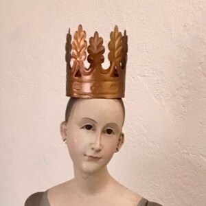 Crown The Little Cesar Metal, for Home Décor, Santos Cage Doll image 4