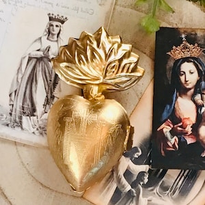 Sacred Milagros Heart Prayer Box, Gold Finish Small