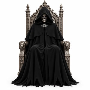 Pode incluir: Uma figura com rosto esquelético veste uma longa capa preta com capuz e fecho de fivela prateada, sentada num trono metálico ornamentado com cabeças de leão esculpidas nos apoios de braços e detalhes arquitetónicos góticos no encosto.