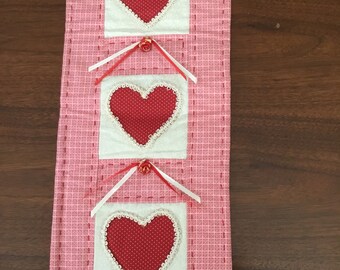 Quilt Valentine hearts wall hanging or table decor