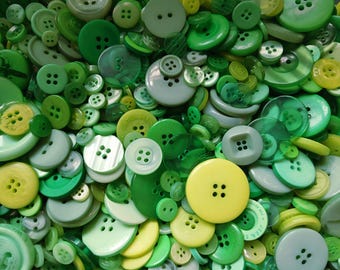 100 Green Mix of Sewing Buttons 3.99 Shipping