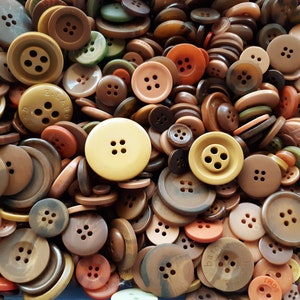 Natural Button Mix 5 to 30mm