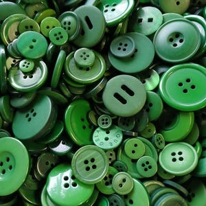 100 Green Mix of Sewing Buttons 3.99 Shipping