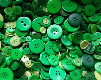 100 Green Mix of Sewing Buttons 4.49 Shipping