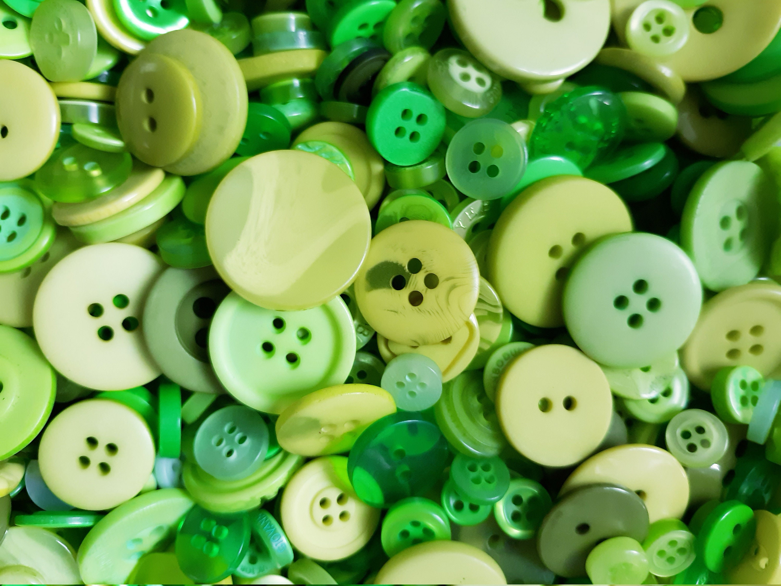 Green Sewing Button Mix 5 to 30mm