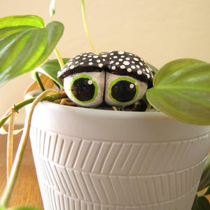 Goofy Pink Houseplant Eyeballs, Plant Lover Friend Gift idea, Houseplant Stake, Funny Houseplant Eyes, Plant Stake, Pink Eyeballs