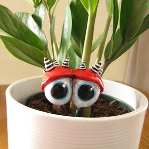 Whimsical Eyeball Creature Plant Stake – Handmade Polymer Clay Houseplant Decor