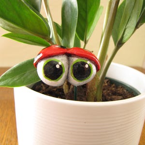 Red-Capped Eyeball Plant Creature – Polymer Clay Sculpture – Funny Houseplant Buddy Gift
