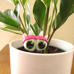 Whimsical Eyeball Plant Stake: Pink Eyelids, Glitter Spikes