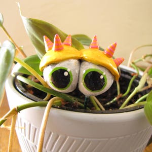 Whimsical Eyeball Plant Stake – Pink & Orange Spikes, Green Eyes – Handmade Polymer Clay Decoration