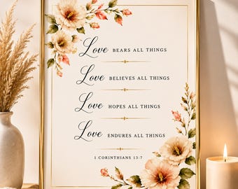 Peut inclure: Une affiche murale rectangulaire dans un cadre doré avec le texte Love bears all things, Love believes all things, Love hopes all things, Love endures all things et 1 Corinthians 13:7, ornée d'illustrations de fleurs pêche.