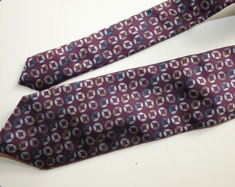 Joseph A Banks Signature Collection Necktie 100% Silk Diamonds And Dots Pattern Purple Background