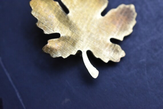 Vintage 1970s Gold Tone Metal Maple Leaf Or Oak L… - image 4