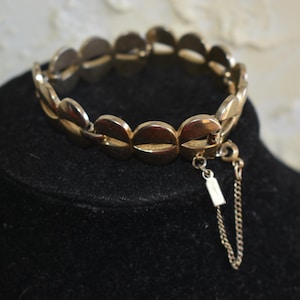 Vintage Authentic Circa 1990s MONET Chain Link Bracelet Gold Tone Modernist Link Bracelet Oval Link With Safety Chain