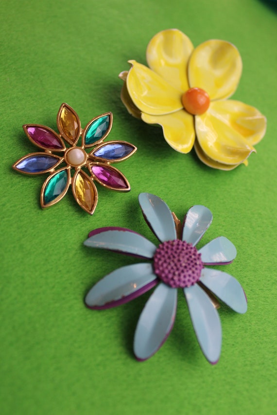 Vintage Lot of 3 Pins Total Circa 1960s 2 Enamel Flower Pins or Brooches  and 1 Jeweled Flower Pin or Brooch 