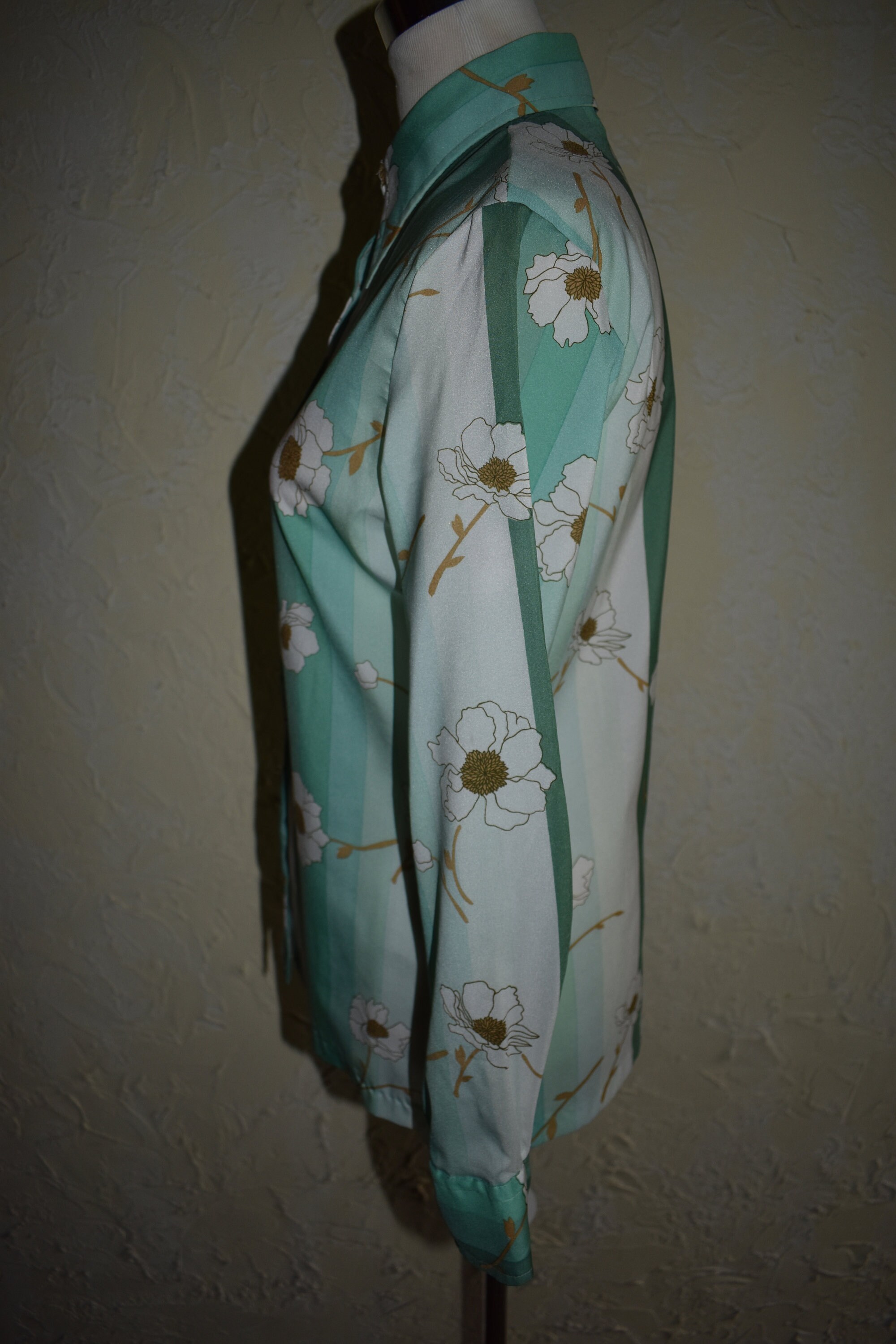 Vintage Circa 1970s ELLES BELLES Womens Long Sleeve Button
