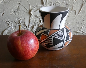 1980s Acoma Pottery Pauline Abeita Native American Tribal Pattern Pottery Bulbous Vase Flared Top