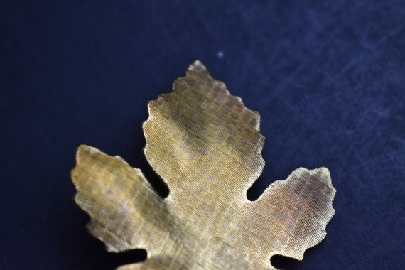 Vintage 1970s Gold Tone Metal Maple Leaf Or Oak L… - image 3