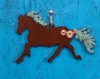 Caballo de metal oxidado