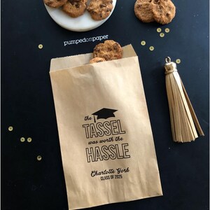 personalized graduation favor bags, The Tassel Was Worth The Hassle treat bags, graduation party, Class of 2025, to-go goodie bags, GTHFB1
