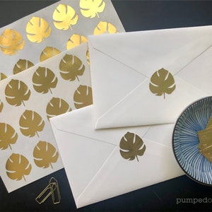 30 goldene Monstera Aufkleber, Pflanzensticker, goldene Etiketten für Hochzeitseinladungen, tropisches Blattwerk, Pflanzensticker, SSMO30
