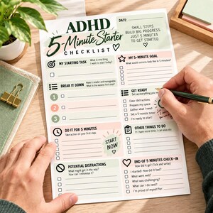 Puede incluir: Una hoja de papel titulada ADHD 5-Minute Starter Checklist con detalles en verde y rosa. El formulario incluye secciones para My Starting Task, Break It Down, Do It For 5 Minutes, Potential Distractions, My 5-Minute Goal, Get Ready y End Of 5 Minutes Check-In.