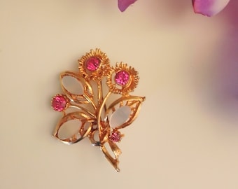 Vintage Thermoset Brooch, Gold Tone with Pink Rhinestones and white Thermoset, c.1950s